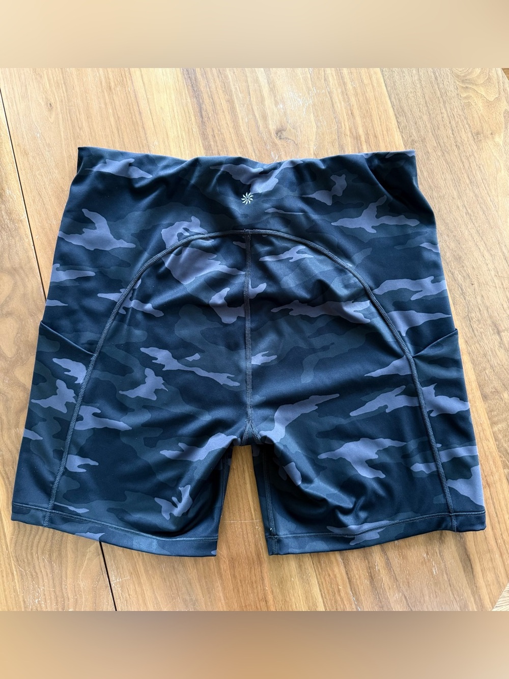 Athleta Ultimate Stash Pocket 7” Shorts - Picture 2 of 6